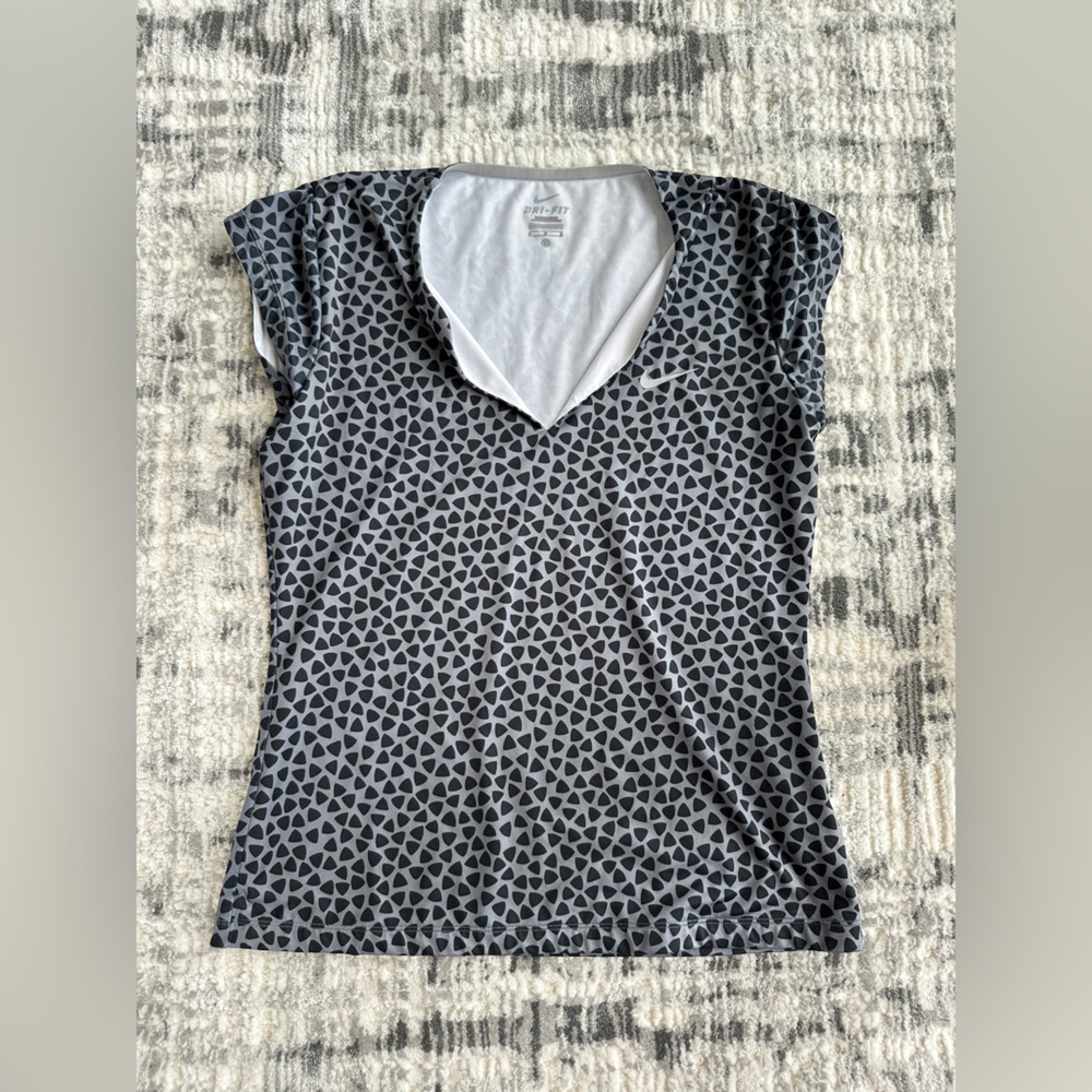 Nike Women's Tennis Shirt. Size Large.